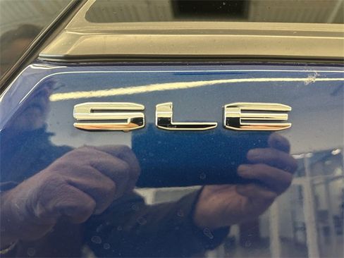 Used 2022 GMC Terrain SLE w/ Driver Convenience Package image 16