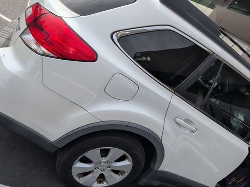 Used 2010 Subaru Outback 2.5i Limited image 10