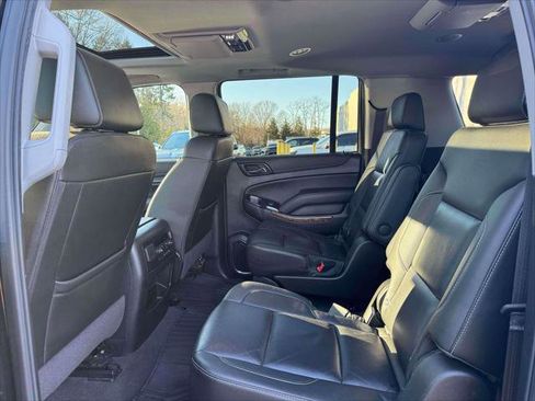 Used 2020 Chevrolet Suburban Premier image 11