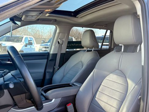 Used 2021 Toyota Highlander XLE image 18