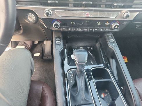 Certified 2024 Kia Telluride EX w/ EX Captain's Chair Package FWD image 29