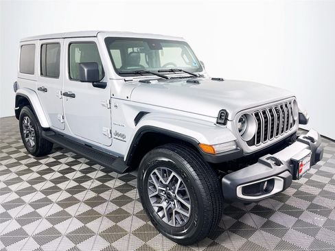 Used 2024 Jeep Wrangler Unlimited Sahara w/ Technology Group AWD/4WD image 1