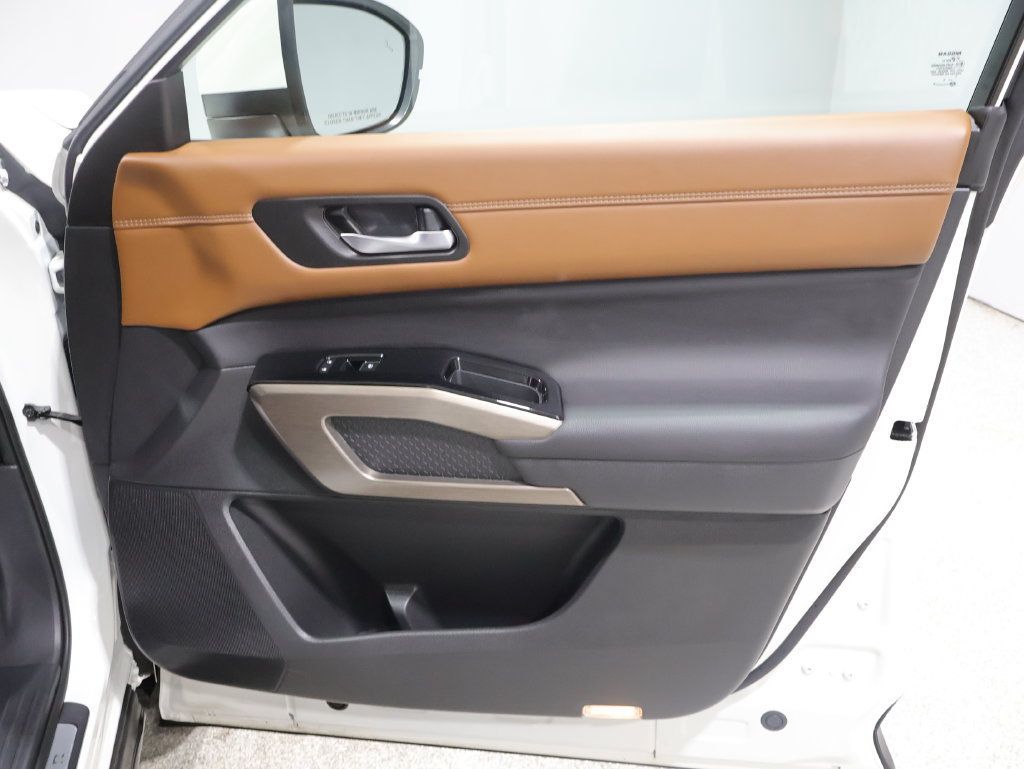 Used 2022 Nissan Pathfinder Platinum w/ Cargo Package AWD/4WD image 25