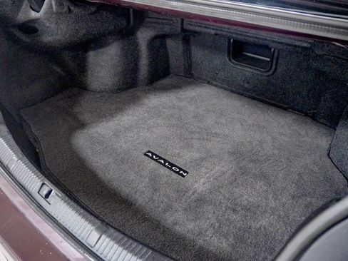 Used 2014 Toyota Avalon Limited image 9