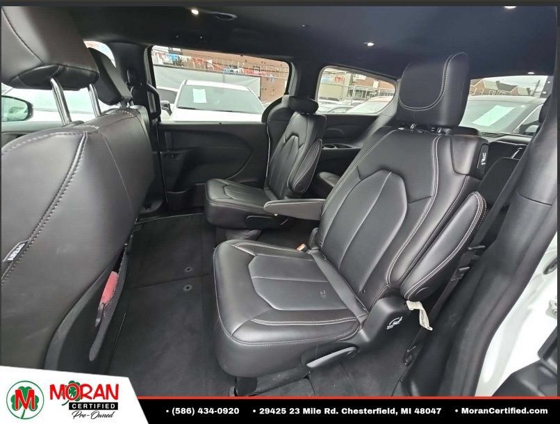 Used 2026 Chrysler Pacifica Select FWD image 4