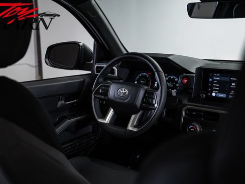 Used 2025 Toyota Tacoma TRD Off-Road AWD/4WD image 43