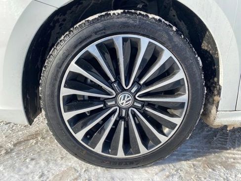 Used 2022 Volkswagen Passat 2.0T image 21