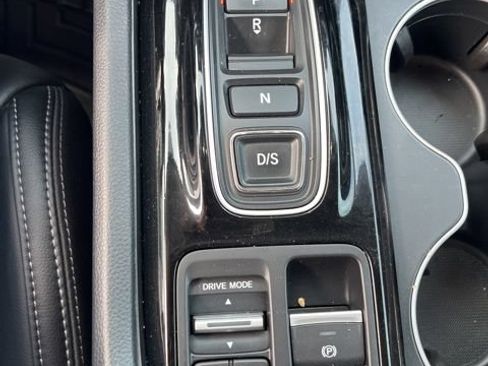 Used 2024 Honda Pilot Touring image 14