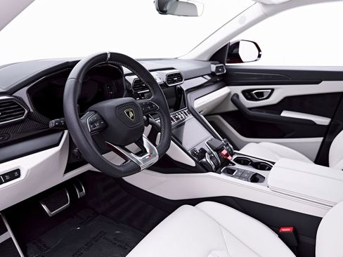 Used 2023 Lamborghini Urus S AWD/4WD image 2