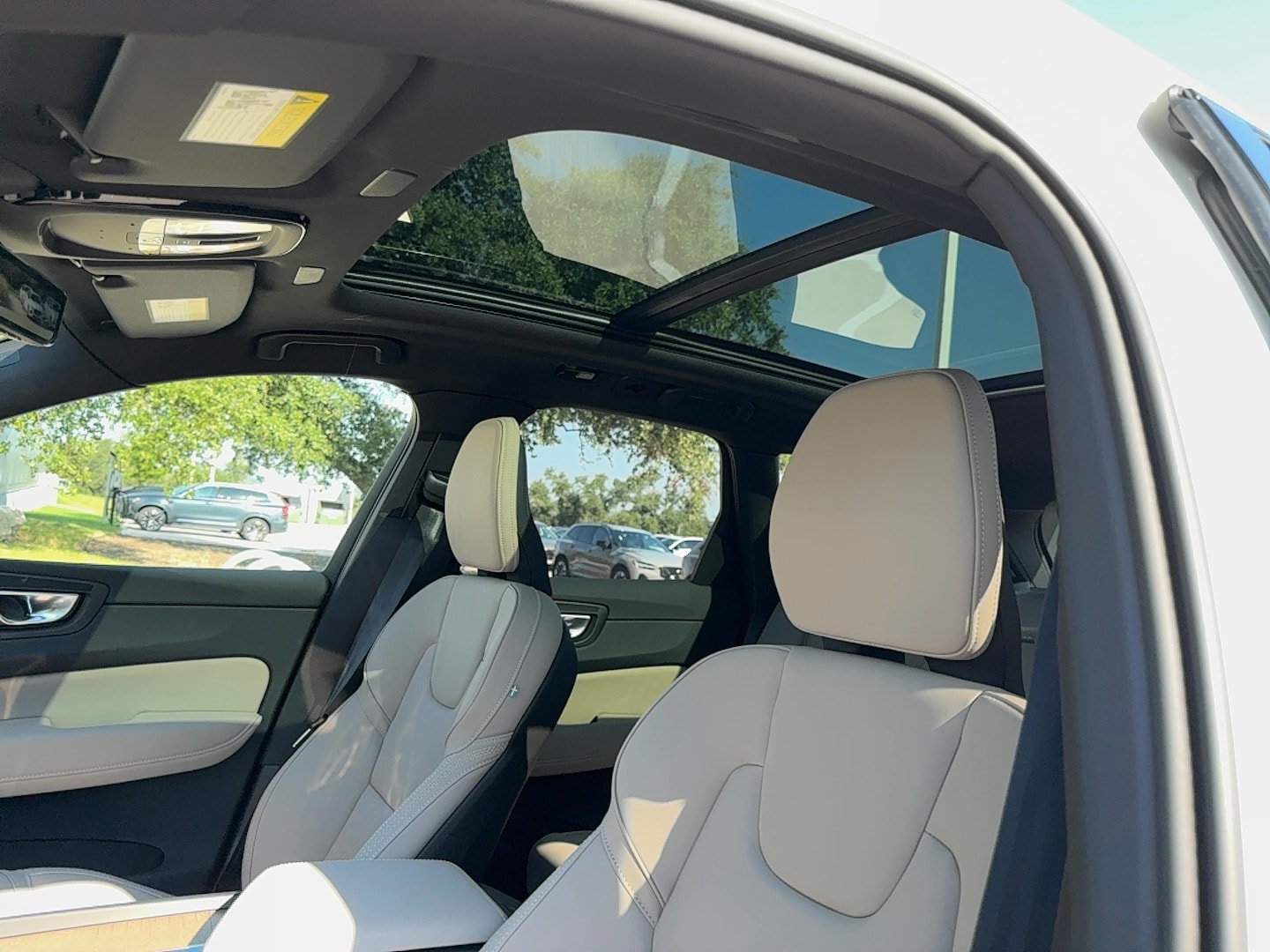 Used 2026 Volvo XC60 B5 Plus w/ Protection Package Premier AWD/4WD image 13