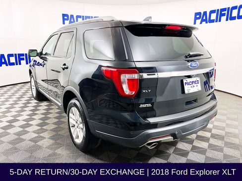 Used 2018 Ford Explorer XLT image 6