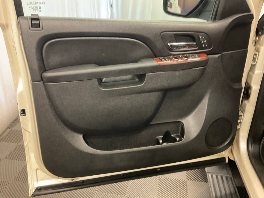 Used 2013 Chevrolet Suburban LTZ AWD/4WD image 22