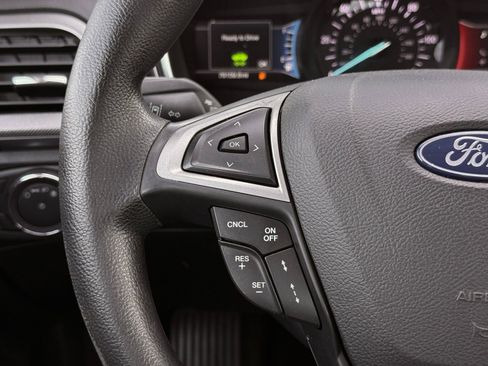 Used 2019 Ford Fusion SE FWD image 27