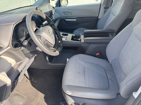 Used 2024 Toyota Sienna LE image 13