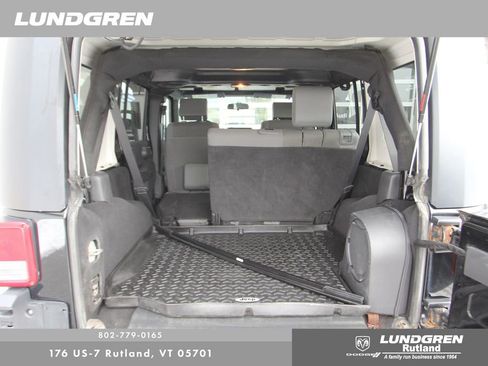 Used 2007 Jeep Wrangler Unlimited Sahara w/ Dual Top Group image 31