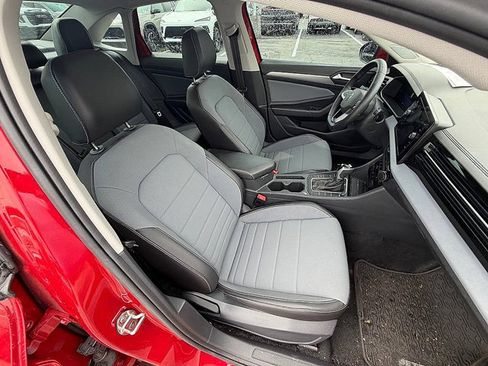 Used 2025 Volkswagen Jetta SE FWD image 24