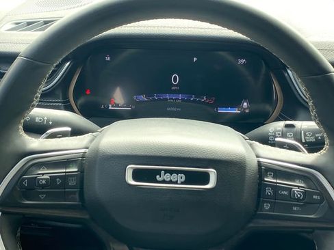 Used 2023 Jeep Grand Cherokee Limited image 8