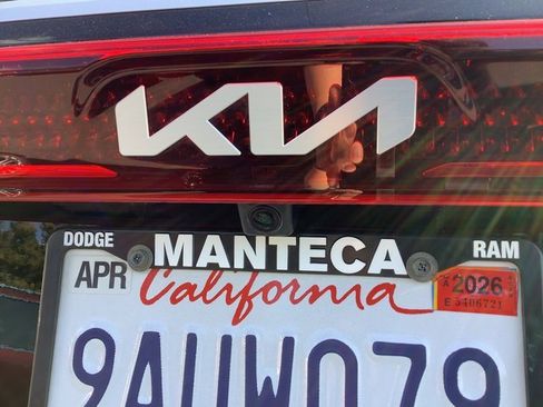 Used 2022 Kia Carnival LX image 29