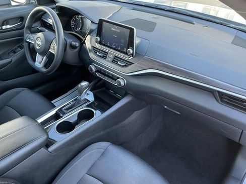 Used 2024 Nissan Altima 2.5 SV image 19