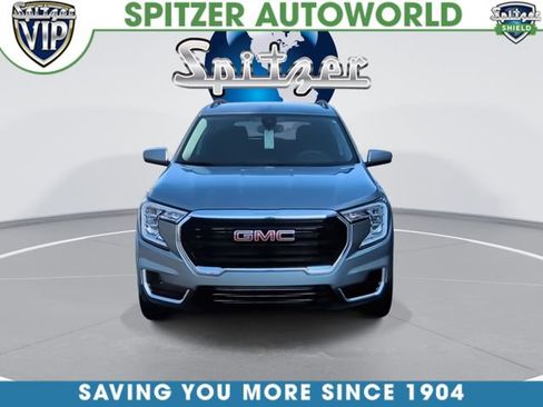 Used 2023 GMC Terrain SLE w/ Driver Convenience Package image 3