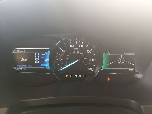 Used 2018 Ford Explorer XLT w/ Equipment Group 202A AWD/4WD image 28