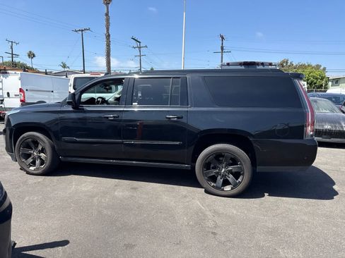 Used 2018 Cadillac Escalade ESV Premium Luxury RWD image 22