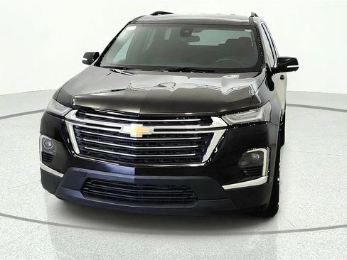 Used 2023 Chevrolet Traverse LT FWD image 2