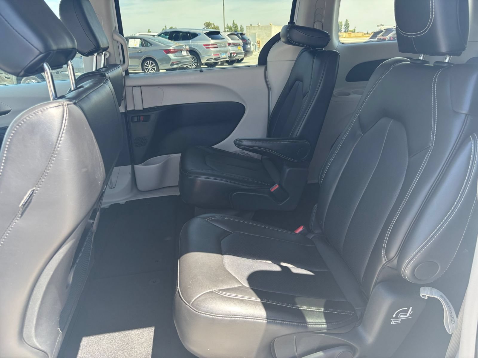 Used 2024 Chrysler Pacifica Touring-L FWD image 26