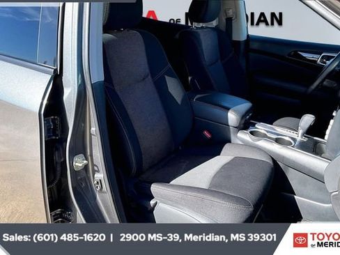 Used 2020 Nissan Pathfinder SV w/ Cargo Package image 6