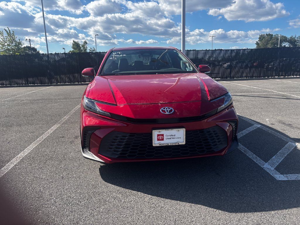 Used 2025 Toyota Camry SE w/ Convenience Package AWD/4WD image 2