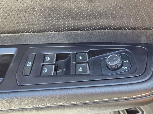 Used 2024 Volkswagen Atlas Cross Sport SE image 13