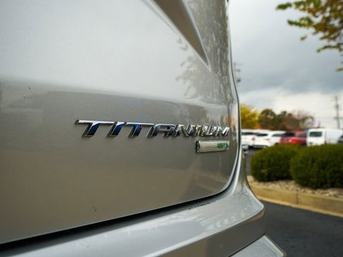 Used 2019 Ford Edge Titanium w/ Equipment Group 301A image 3