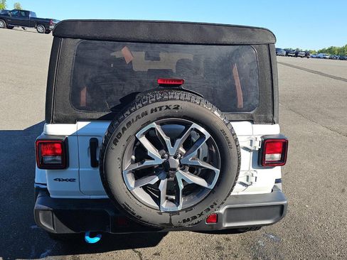Used 2024 Jeep Wrangler Unlimited AWD/4WD image 5
