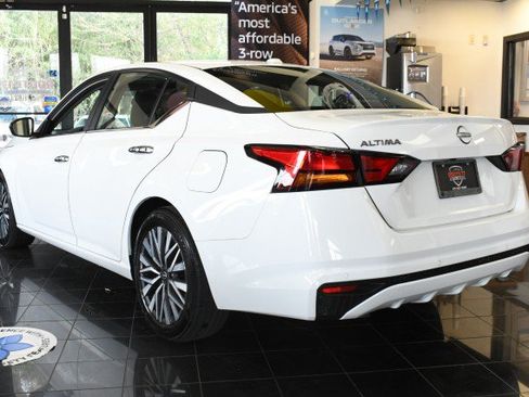 Used 2025 Nissan Altima 2.5 SV FWD image 9