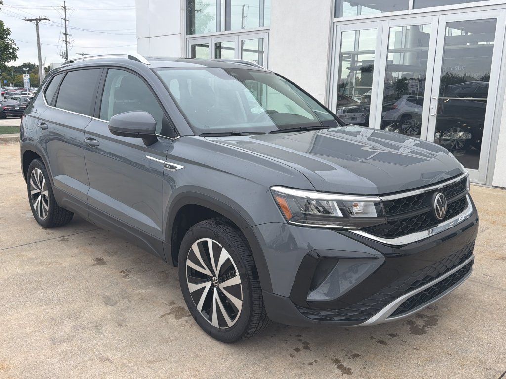 Certified 2023 Volkswagen Taos SE w/ Panoramic Sunroof Package AWD/4WD 360° Tour