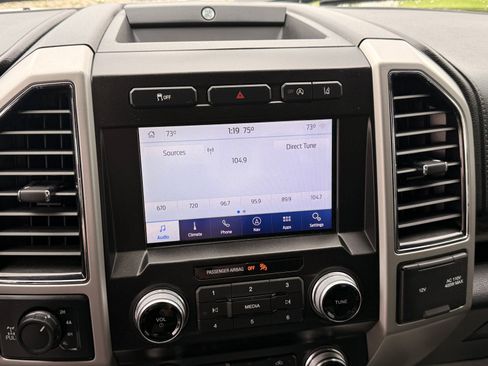 Used 2020 Ford F150 Lariat w/ Equipment Group 502A Luxury AWD/4WD image 12