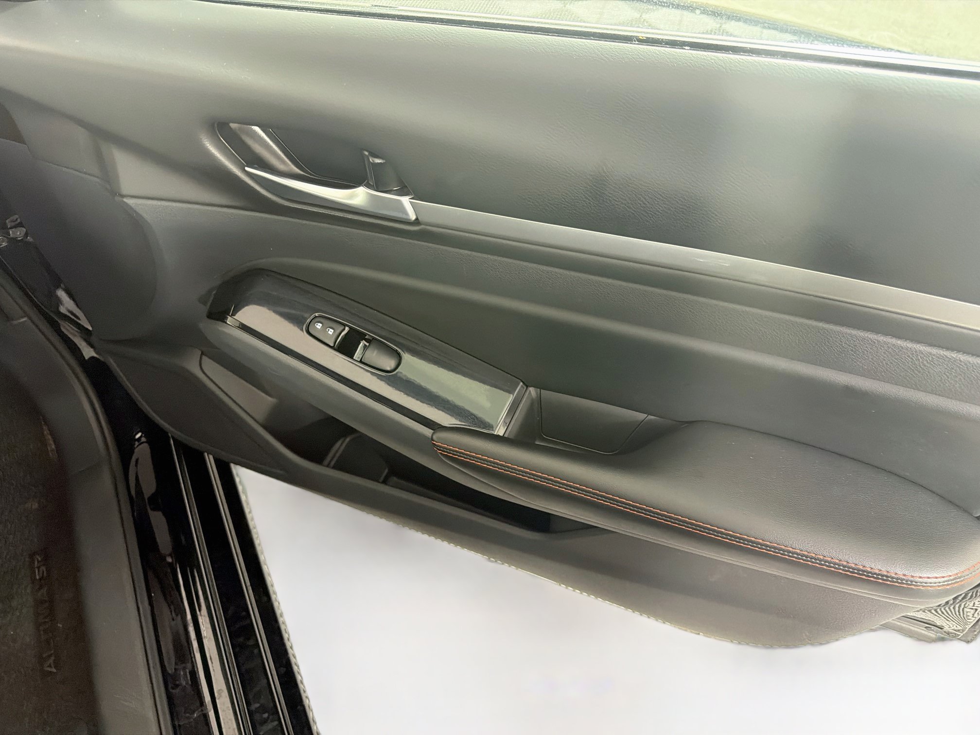 Used 2025 Nissan Altima 2.5 SR FWD image 29