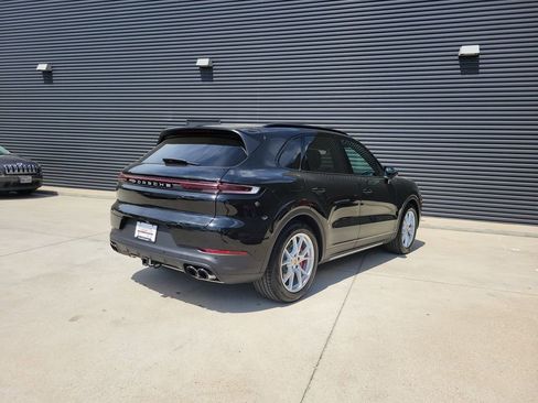 Used 2025 Porsche Cayenne S image 5
