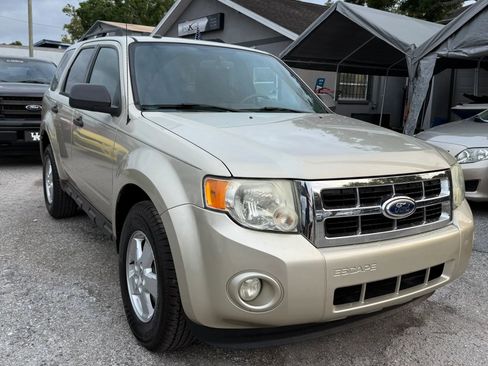 Used 2011 Ford Escape XLT w/ Class II Trailer Tow Pkg image 6