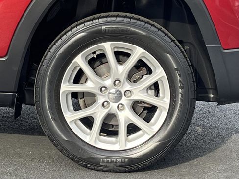 Used 2017 Jeep Cherokee Latitude FWD image 32