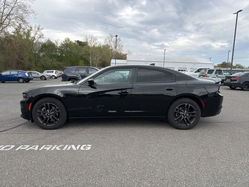 Used 2019 Dodge Charger SXT w/ Blacktop Package image 2