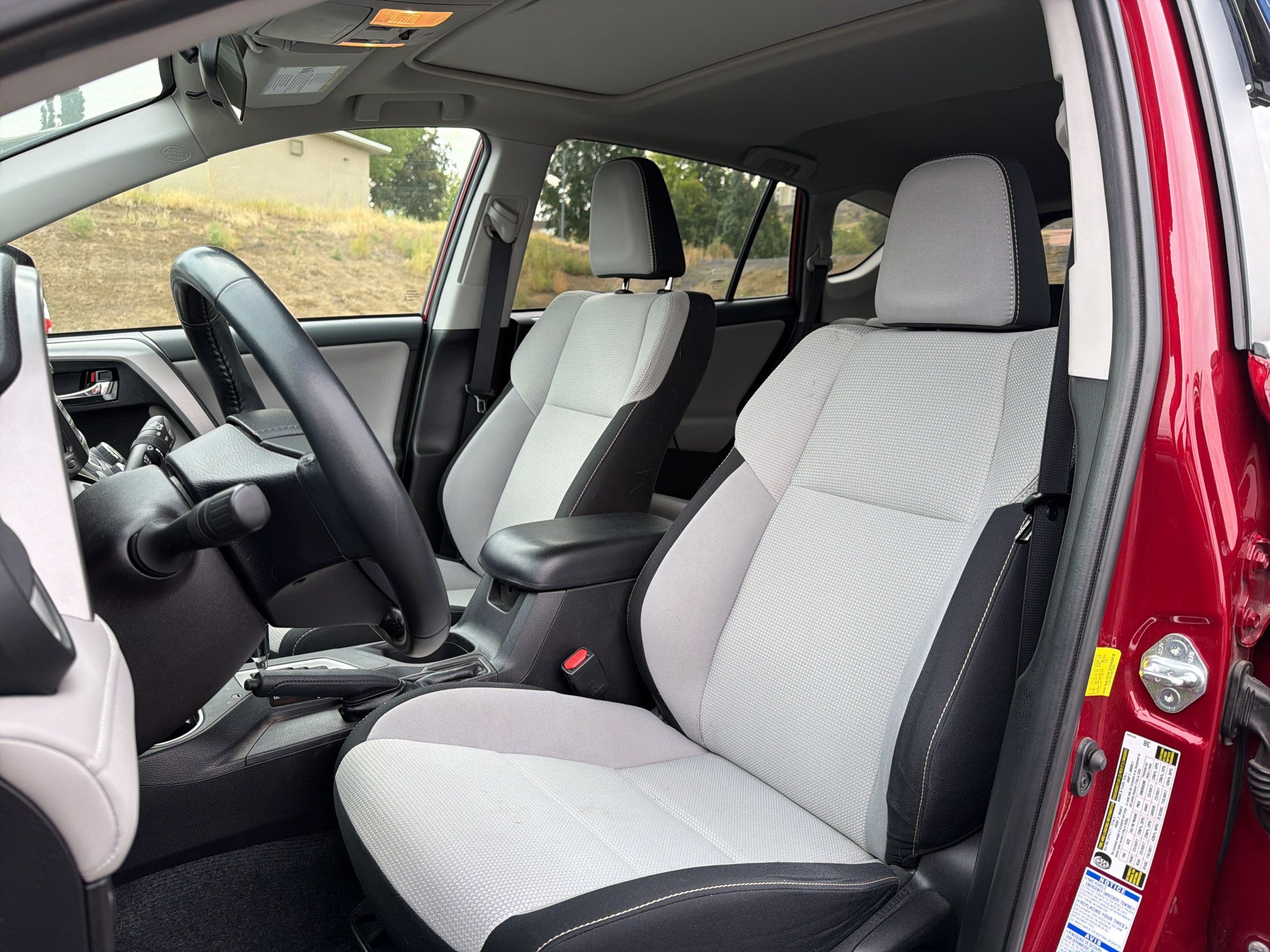 Certified 2018 Toyota RAV4 XLE AWD/4WD image 2