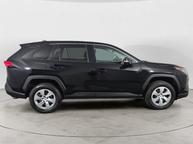 Used 2022 Toyota RAV4 LE AWD/4WD image 4