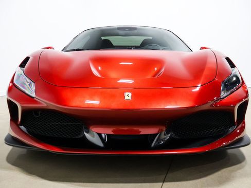 Used 2022 Ferrari F8 Tributo RWD image 8