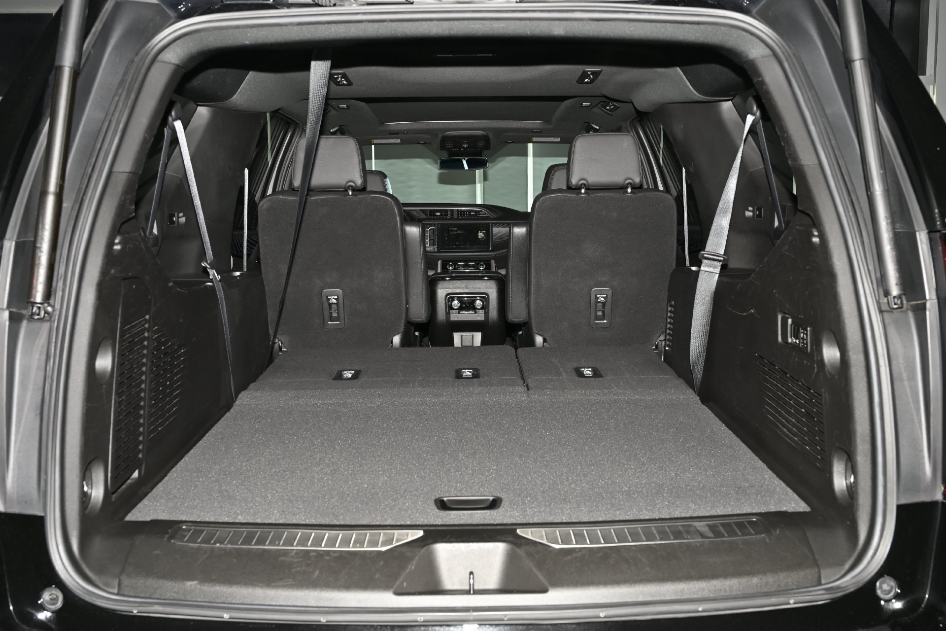 Used 2023 GMC Yukon XL Denali RWD image 13