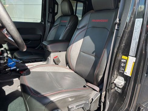 Used 2022 Jeep Gladiator Rubicon w/ Cold Weather Group image 13