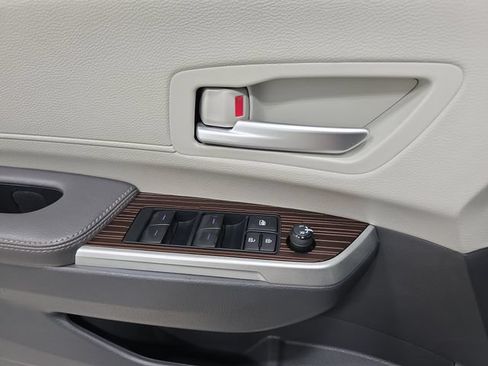 Certified 2023 Toyota Sienna XLE FWD image 25
