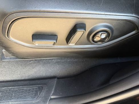 Used 2023 Jeep Grand Cherokee Limited w/ Luxury Tech Group II image 16