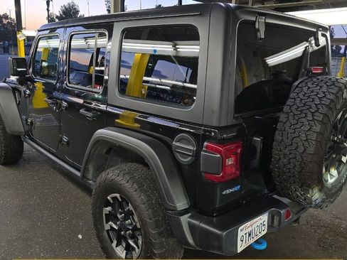Used 2025 Jeep Wrangler Unlimited Rubicon 4xe w/ Convenience Group AWD/4WD image 5