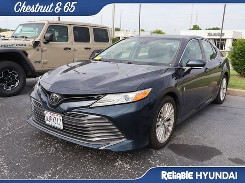 Used 2019 Toyota Camry XLE FWD image 12